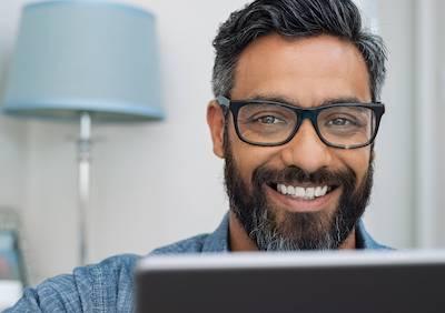 weekend emergency dental services milwaukee | man smiling