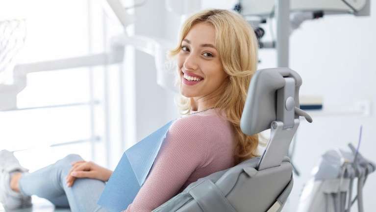 root canal milwaukee | woman at dentist